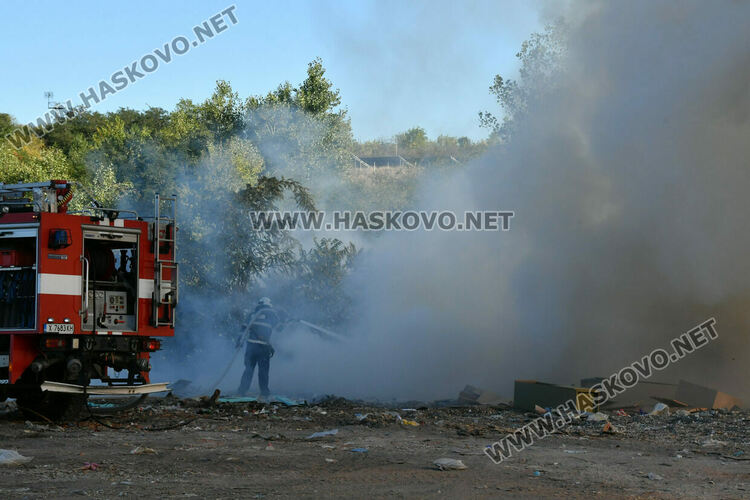Гори старото сметище на Хасково на стария път за Пловдив