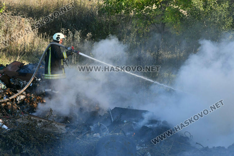 Гори старото сметище на Хасково на стария път за Пловдив