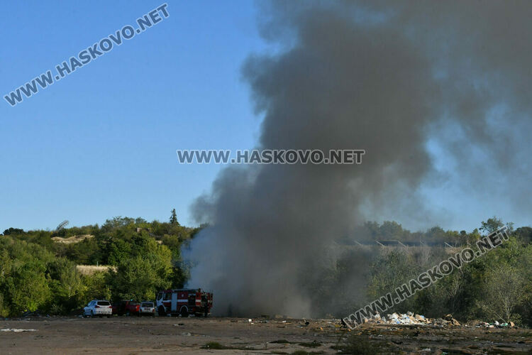 Гори старото сметище на Хасково на стария път за Пловдив