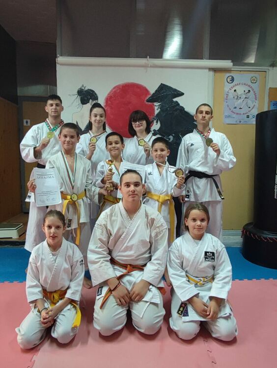 Пет отличия за каратеките на „Торнадо“ на състезание в Габрово