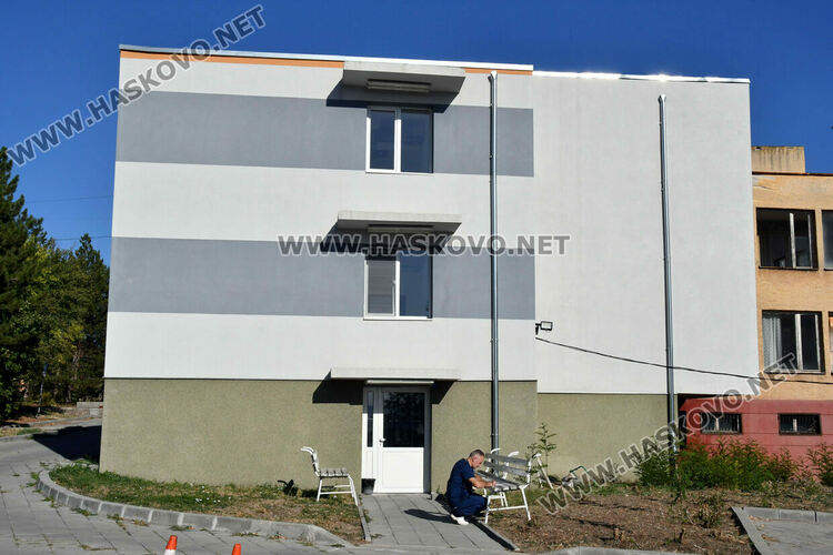 Хасковските линейки с нова база в бившия дом „Майка и дете“