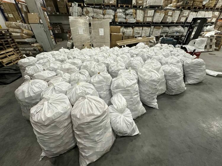 Откриха близо 2 200 000 цигари в тир с дренажен клей за растения