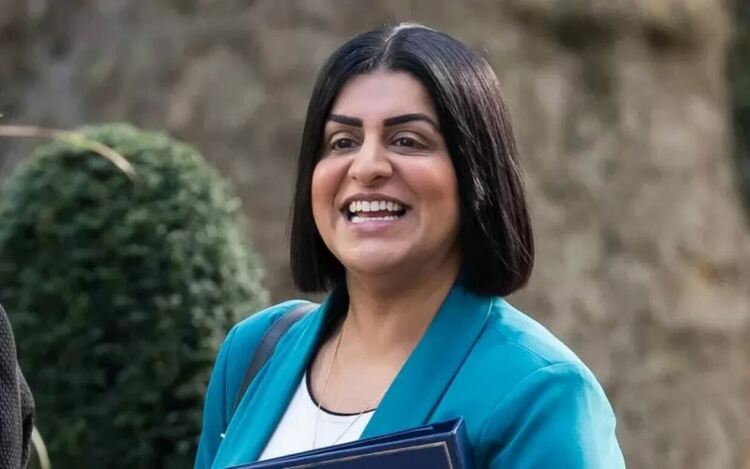 Британската министърка на вътрешните работи Шабана Махмуд