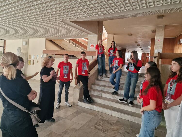 Млади умове от училище «Отец Паисий»приемат предизвикателствата на "Красива наука"