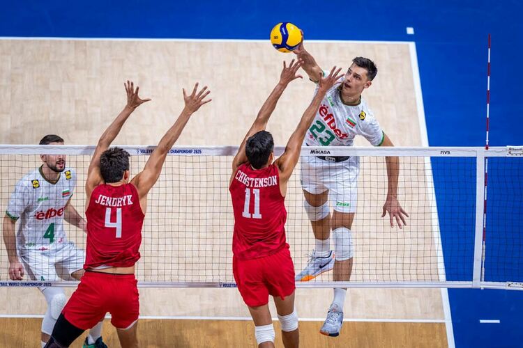 Волейболен екстаз: България показа огромно сърце и зрелищно обърна САЩ