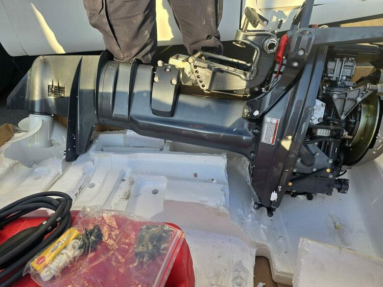 Заловиха шофьор на автобус с контрабандни лодки и двигатели за тях 