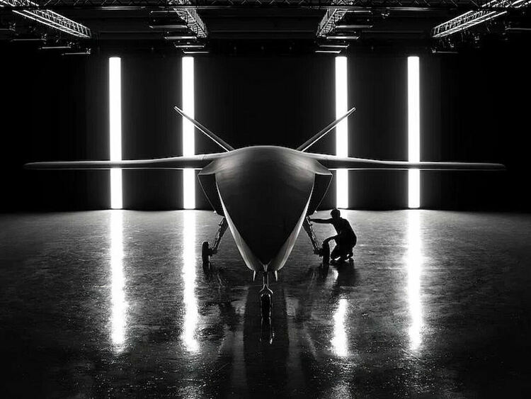 Немският военен разработчик Helsing представи боен дрон „Европа“