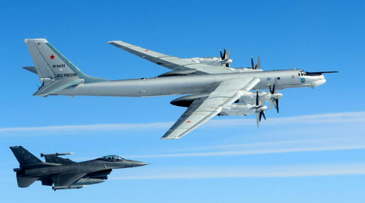 Американски F-16 прехванаха руски военни самолети край Аляска