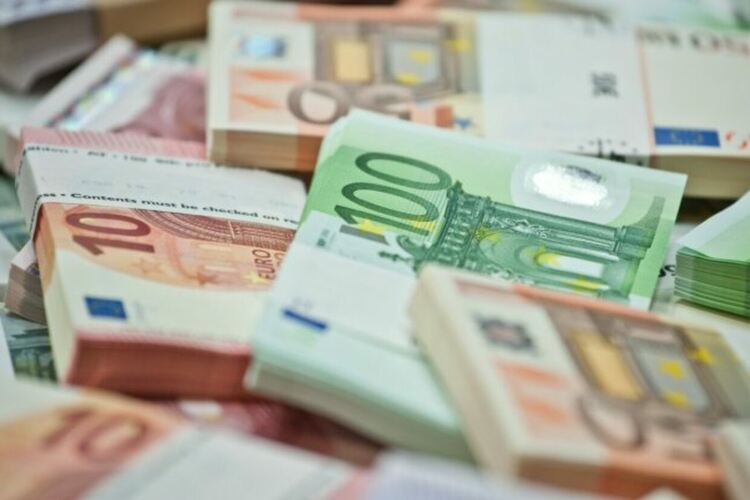 Съдебните кадровици искат да вземат 115 средни заплати годишно