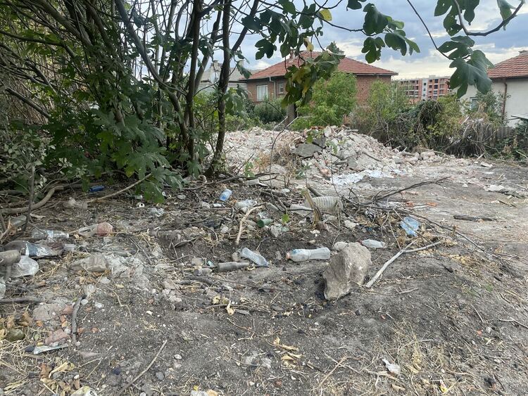 Разрушиха изоставената къща, в която бе открит трупът на Маги