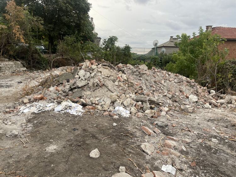 Разрушиха изоставената къща, в която бе открит трупът на Маги