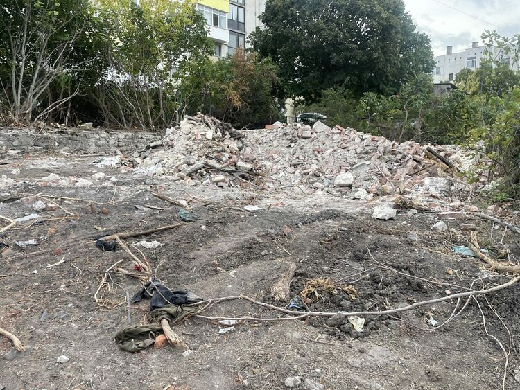 Разрушиха изоставената къща, в която бе открит трупът на Маги