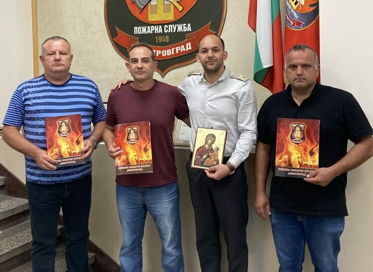 Пожарна служба Димитровград благодари на земеделци и доброволци за помощта при пожарите през лятото