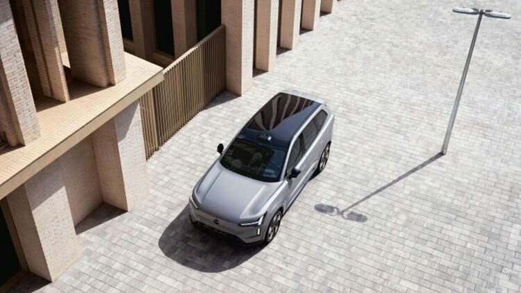 Обновеното Volvo EX90 се зарежда още по-бързо