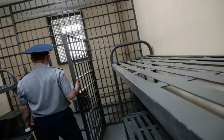 Следствените изолатори (СИЗО) в Русия са места, където задържани се изолират обществото, за да не могат да се укрият, да повлияят на разследването или да извършват нови престъпления, докато тече съдебният процес