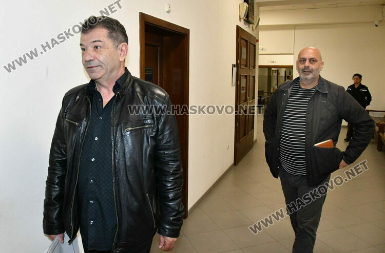 адвокат Димитър Георгиев (вляво)