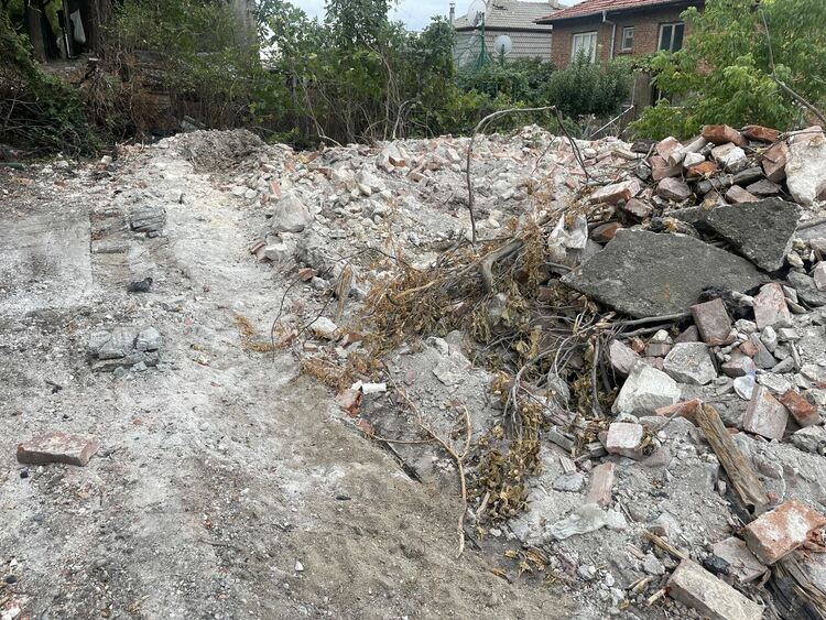 Разрушиха изоставената къща, в която бе открит трупът на Маги