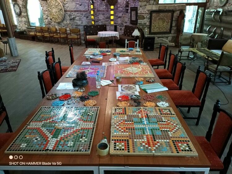 Цветни мозайки от „Шарена ваканция“ в Асеновград ще красят Градската библиотека