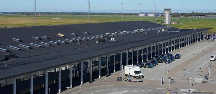 Вече два пъти неидентифицирани дронове се появяват в района на летище Олбор, в близост до което се намира датска военна база