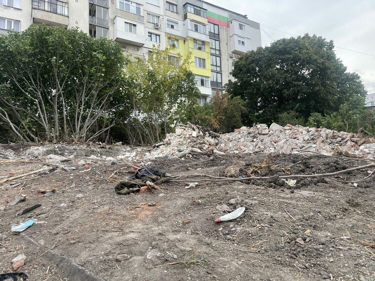 Разрушиха изоставената къща, в която бе открит трупът на Маги