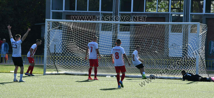 ФК „Хасково“ излезе на първо място след разгром в дербито с „Любимец 2018“