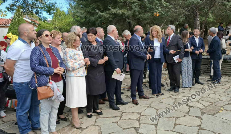 Вицепрезидентът Йотова: Няма справедливост към наследници на тракийци