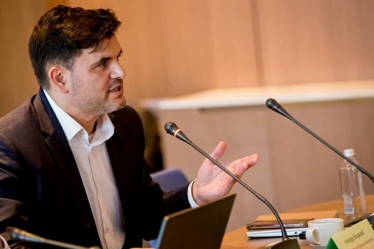 Време ли е за замразяване на заплатите в публичния сектор?