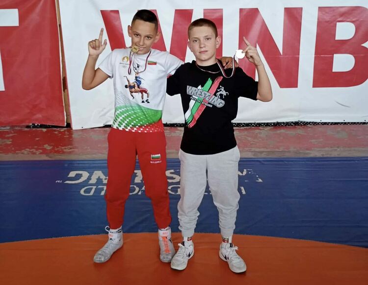 Хасковски борци с 2 титли във Враца