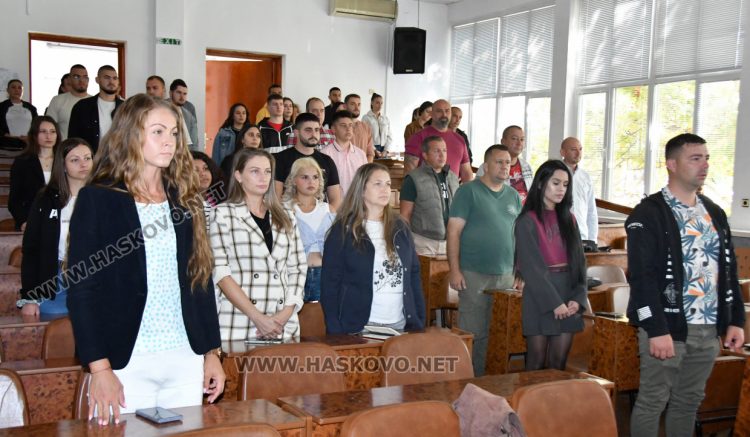 Областният управител д-р Стефка Здравкова и заместниците ѝ са сред новоприетите студенти в УНСС-Хасково