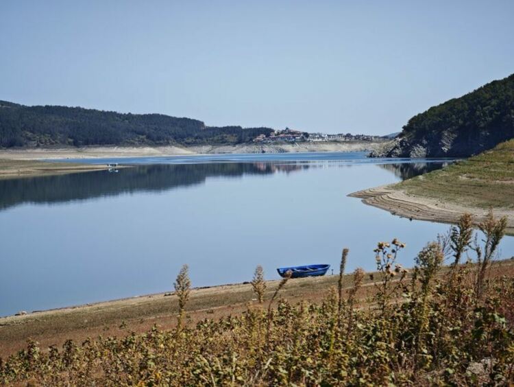 Язовир ''Жребчево'' пресъхва, нивото му е под 19%