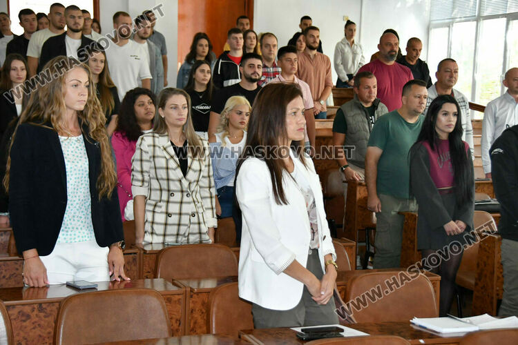 Областният управител д-р Стефка Здравкова и заместниците ѝ са сред новоприетите студенти в УНСС-Хасково