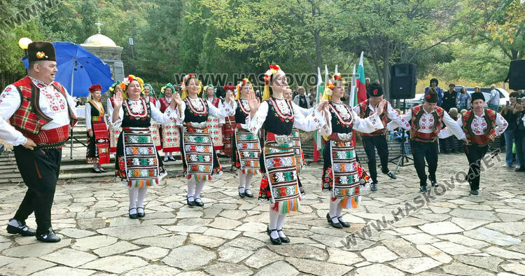 Вицепрезидентът Йотова: Няма справедливост към наследници на тракийци