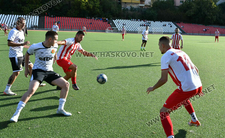 ФК „Хасково“ излезе на първо място след разгром в дербито с „Любимец 2018“