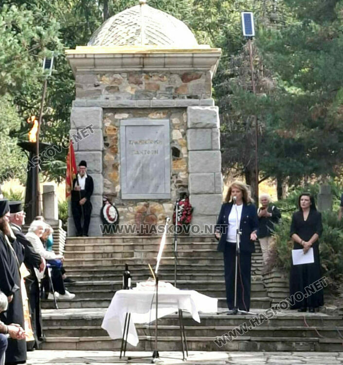 Вицепрезидентът Йотова: Няма справедливост към наследници на тракийци