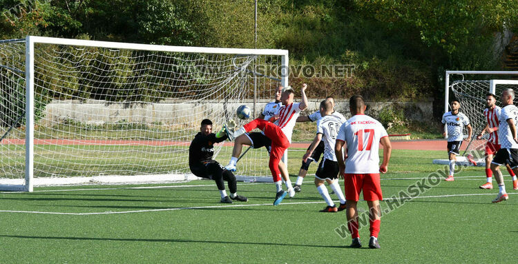 ФК „Хасково“ излезе на първо място след разгром в дербито с „Любимец 2018“