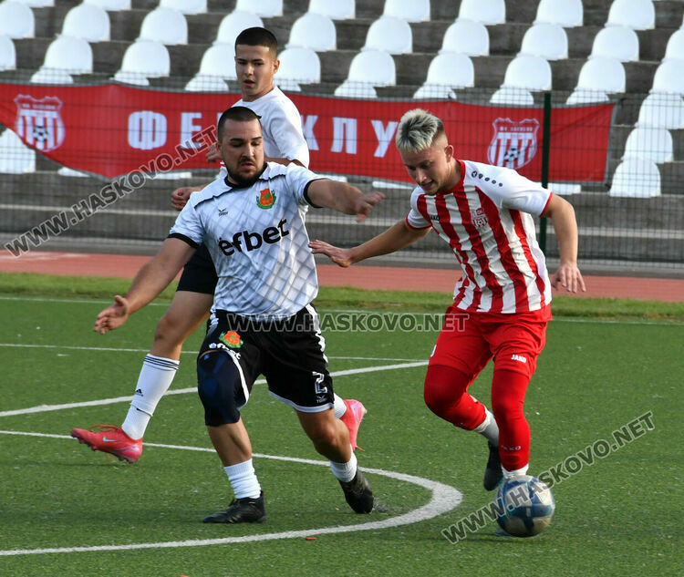 ФК „Хасково“ излезе на първо място след разгром в дербито с „Любимец 2018“