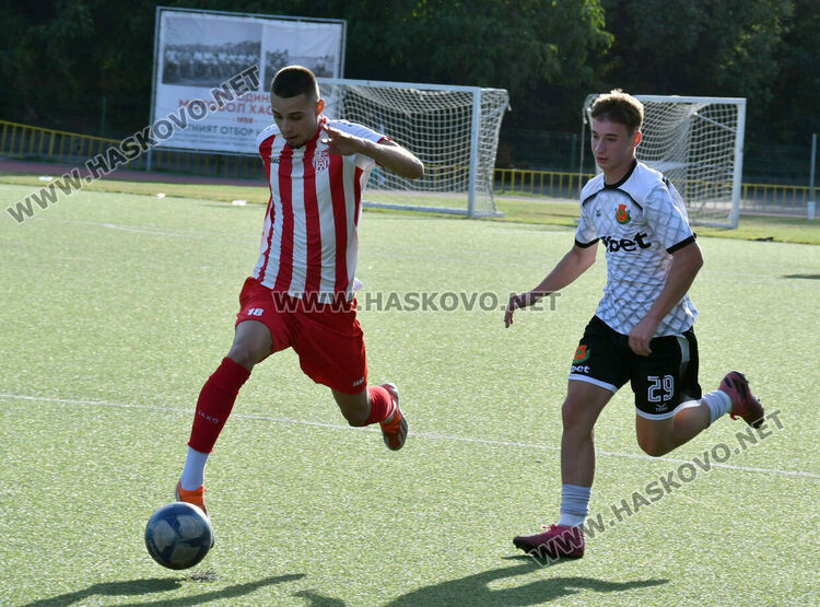 ФК „Хасково“ излезе на първо място след разгром в дербито с „Любимец 2018“