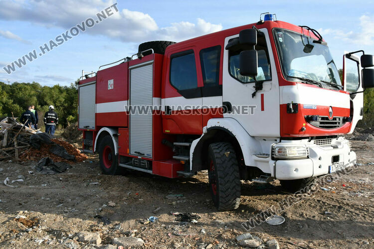 Пак горя строителното сметище до Водонапорната кула