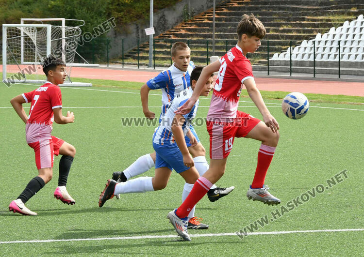 Легендата Стойчо Младенов на футболен рожден ден в Хасково