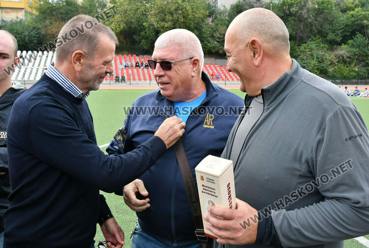 Легендата Стойчо Младенов на футболен рожден ден в Хасково