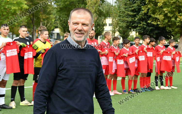 Легендата Стойчо Младенов на футболен рожден ден в Хасково