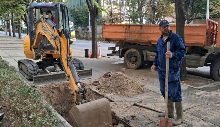ВиК отстранява авария на бул. „Раковски“