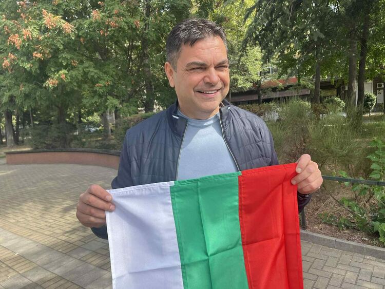 Стотици викаха за България на площада в Димитровград