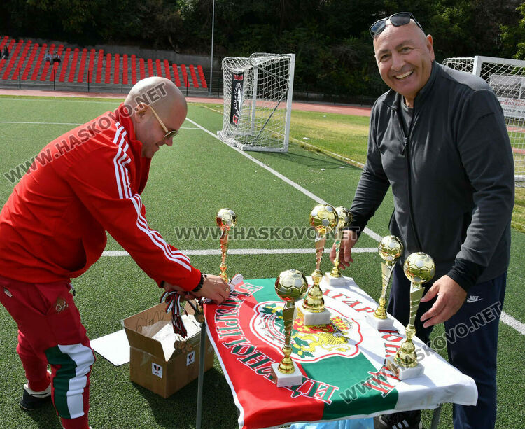 Легендата Стойчо Младенов на футболен рожден ден в Хасково