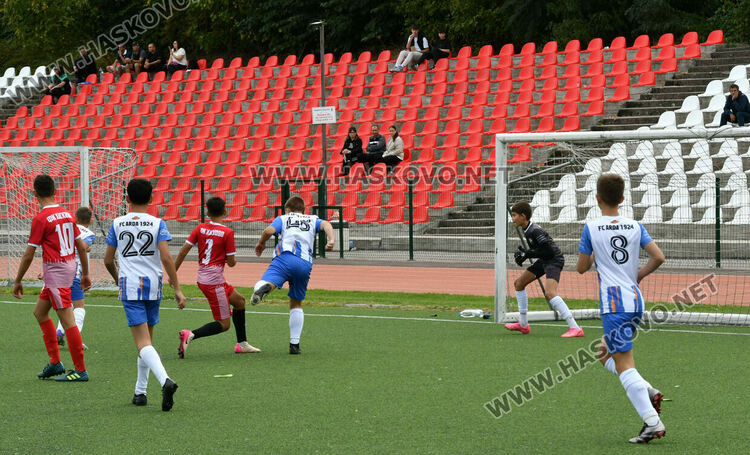 Легендата Стойчо Младенов на футболен рожден ден в Хасково