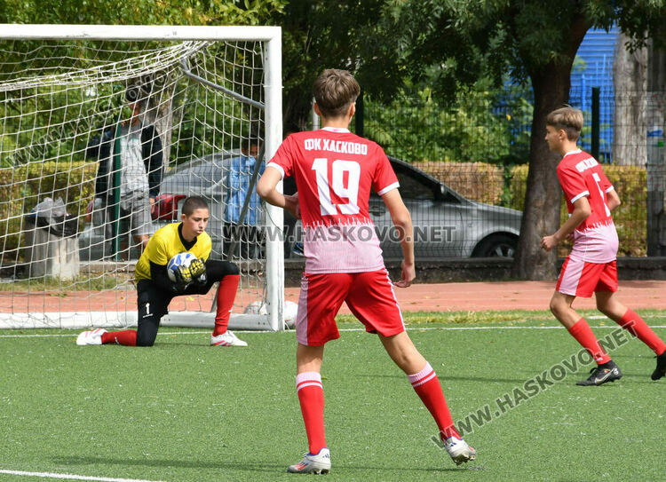 Легендата Стойчо Младенов на футболен рожден ден в Хасково