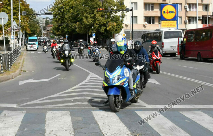 Хасковски рокери в шествие за загиналите мотористи