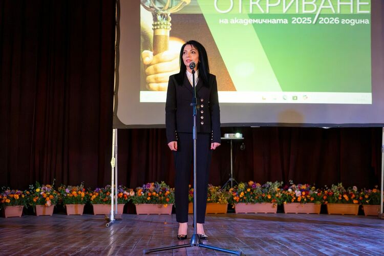  доц. д-р Анелия Пържанова