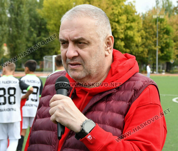 Легендата Стойчо Младенов на футболен рожден ден в Хасково