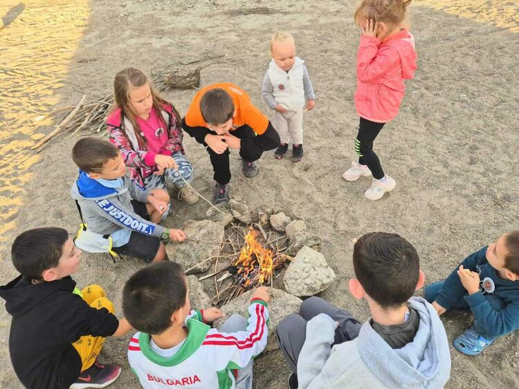  Организираха семеен доброволчески уикенд край „Студен кладенец“